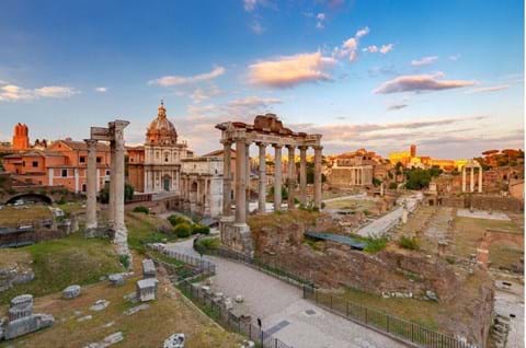 Discover the Roman Forum on Rome city break image