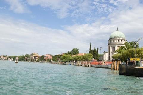 Take a Lido Water Taxi on Italy holiday image