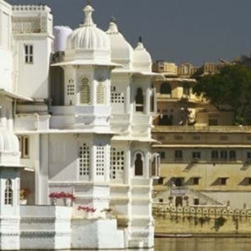hotels for solo travellers in india