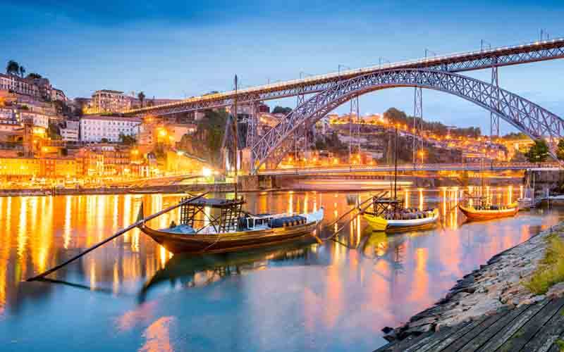Discover the beauties of Porto