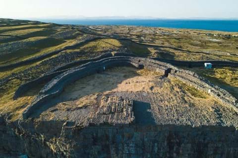See Dun Aengus Fort on guided excursion to Inis Mor image