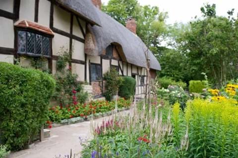 Discover Anne Hathaway's Cottage image