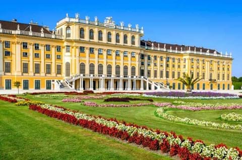 Guided excursions to Schonbrunn Palace image