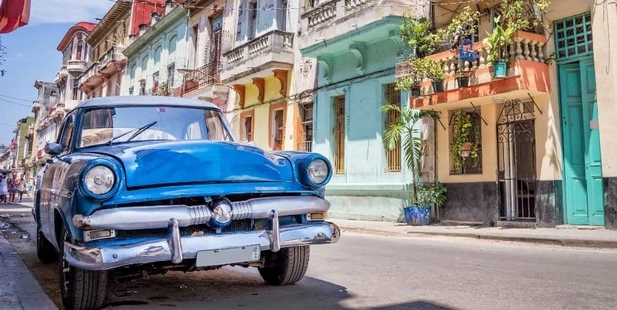 Discover old Havana by car