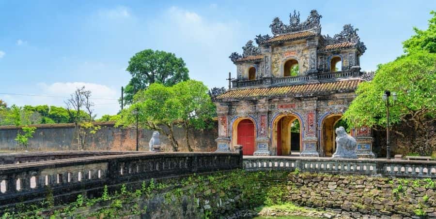 Guided tour of Hue
