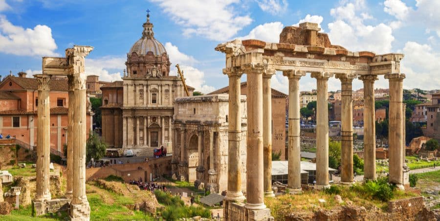 Explore Roman Forum on guided tour