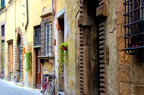Explore The Old Medieval Streets Of Tuscany image